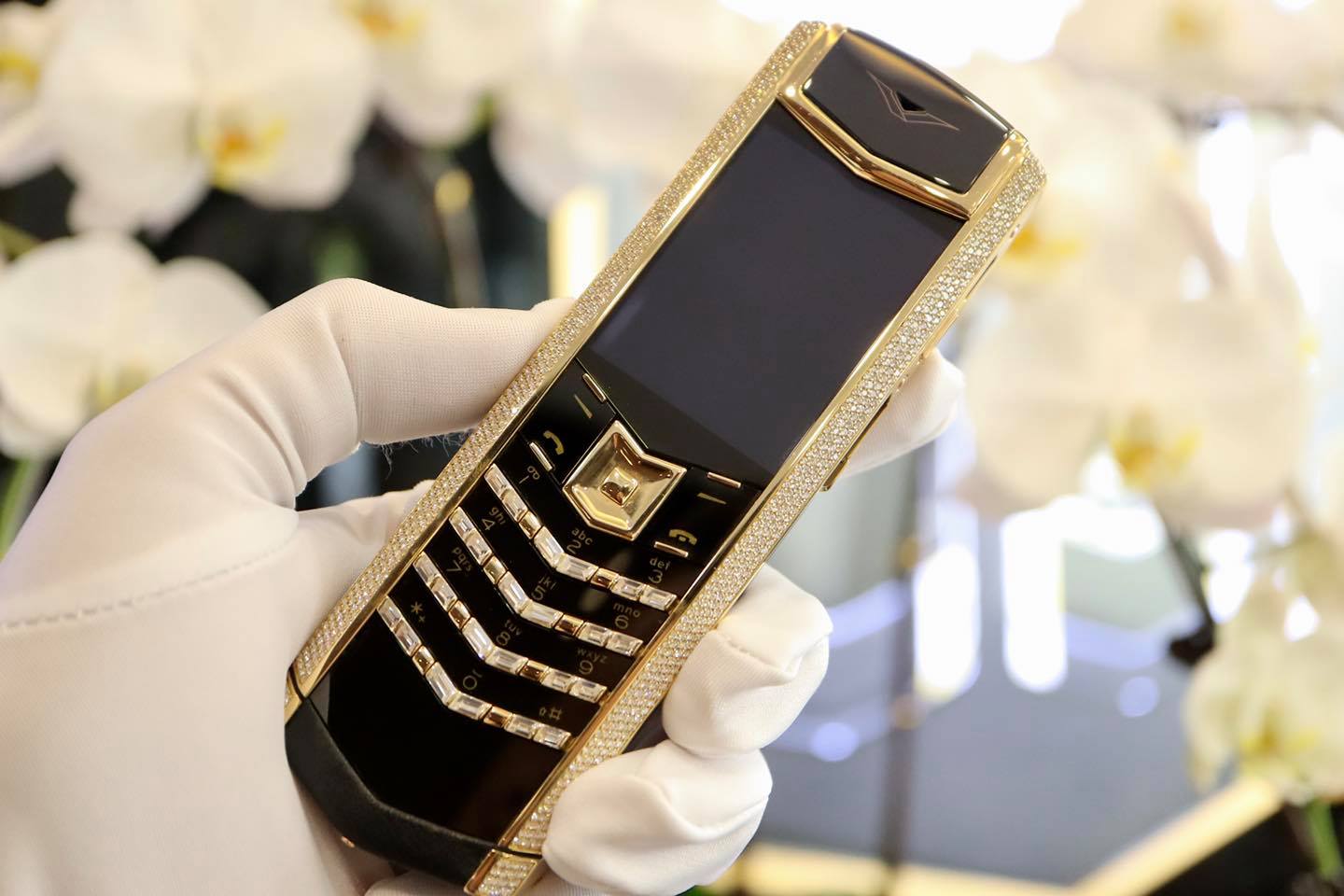 Vertu Signature S Yellow Gold Full Diamonds  phụ kiện xa xỉ của giới thượng lưu