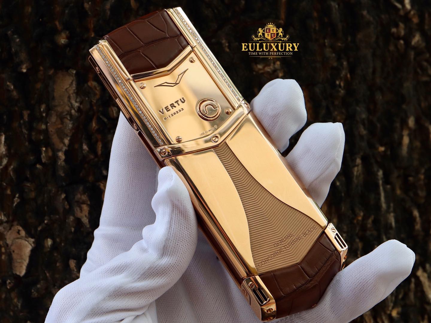 Vertu vàng nguyên khối Signature S Rose Gold  với độ bền vượt thời gian