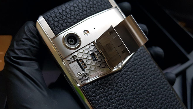 So sánh điện thoại Vertu cảm ứng Aster P với các dòng smartphone trên thị trường