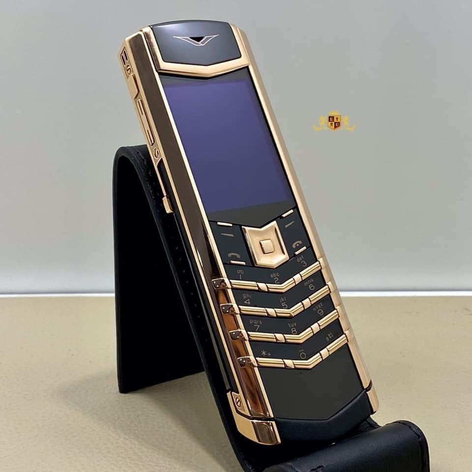 Vertu Signature S Rose Gold cảm nhận sức nặng của vàng nguyên khối